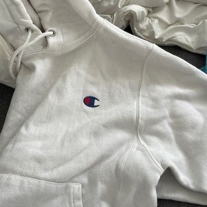 Champion hoodie super comfy never worn.